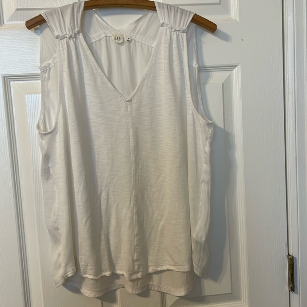 Gap sleeveless top- light and airy size medium